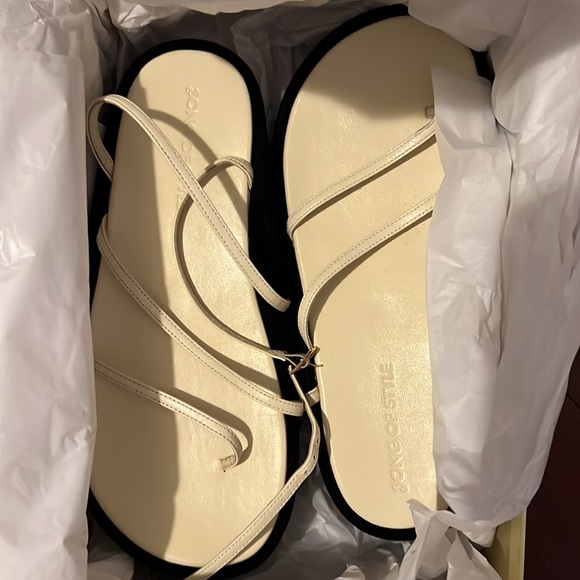 Song of Style Flatform Sandal - Picture 7 of 7